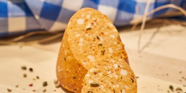 Unutulmuş Lezzetler: Türklerin En Marjinal Peyniri "Sürk" ile Tanışın 🧀🔥